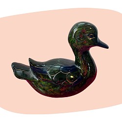 canard décoratif, résine irisée, objet vintage, déco colorée, effet nacré, décoration éclectique, style rétro, petit animal décoratif, pièce unique, collection originale, design lumineux, objet de curiosité, concept store, les filles les meufs, garrigues sainte Eulalie, uzes