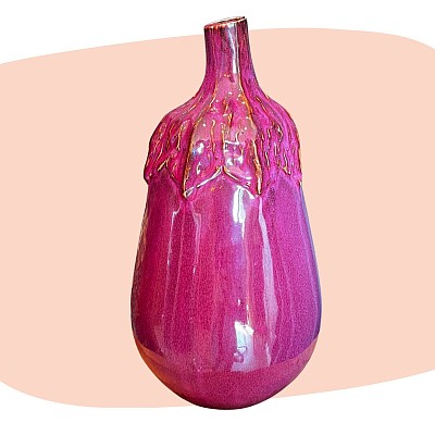 vase soliflore aubergine légume couleur forme barbotine vintage vase aubergine, céramique émaillée, style barbotine, violet brillant, reflets dorés, décoration pop, design vintage, humour et élégance, artisanat italien, objet original, pièce des années 70, décoration colorée, concept store, les filles les meufs, garrigues sainte Eulalie, uzes