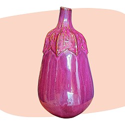 vase soliflore aubergine légume couleur forme barbotine vintage vase aubergine, céramique émaillée, style barbotine, violet brillant, reflets dorés, décoration pop, design vintage, humour et élégance, artisanat italien, objet original, pièce des années 70, décoration colorée, concept store, les filles les meufs, garrigues sainte Eulalie, uzes