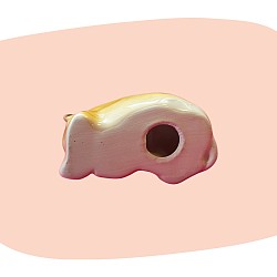 lionceau en céramique, figurine vintage, céramique émaillée, orange nuancé, style années 60-70, décoration rétro, animal décoratif, finition brillante, détails peints à la main, objet artisanal, déco chaleureuse, collection d’animaux, concept store, les filles les meufs, garrigues sainte Eulalie, uzes