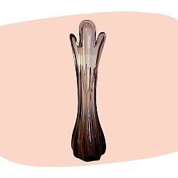 vase en verre soufflé, teinte brun ambré, style années 70, design torsadé, verre teinté aubergine, inspiration Murano, décoration vintage, silhouette fluide, objet rétro chic, art du verre, pièce artisanale, décoration élégante, concept store, les filles les meufs, garrigues sainte Eulalie, uzes