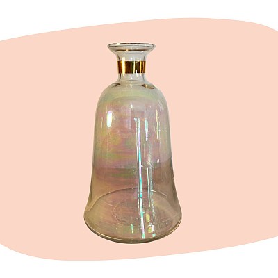 vase en verre irisé, reflets dorés, liseré doré, verre translucide, décoration chic, style intemporel, teinte ambrée, design raffiné, objet décoratif vintage, pièce élégante, décoration lumineuse, vase moderne, concept store, les filles les meufs, garrigues sainte Eulalie, uzes