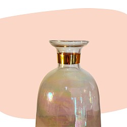 vase en verre irisé, reflets dorés, liseré doré, verre translucide, décoration chic, style intemporel, teinte ambrée, design raffiné, objet décoratif vintage, pièce élégante, décoration lumineuse, vase moderne, concept store, les filles les meufs, garrigues sainte Eulalie, uzes