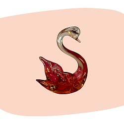 cygne en verre, verre soufflé de Murano, objet d’art italien, verre rouge ambré, déco vintage, vide-poche en verre, sculpture décorative, design stylisé, pièce artisanale, décoration élégante, art verrier, style classique chic, concept store, les filles les meufs, garrigues sainte Eulalie, uzes