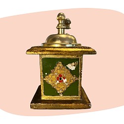 moulin à café italien, vintage, doré et vert, florentin, laiton patiné, bois peint à la main, décor rétro, pièce de collection, décoration cuisine, artisanat italien, objet décoratif, style ancien, made in Italy, concept store, les filles les meufs, garrigues sainte eulalie, uzès